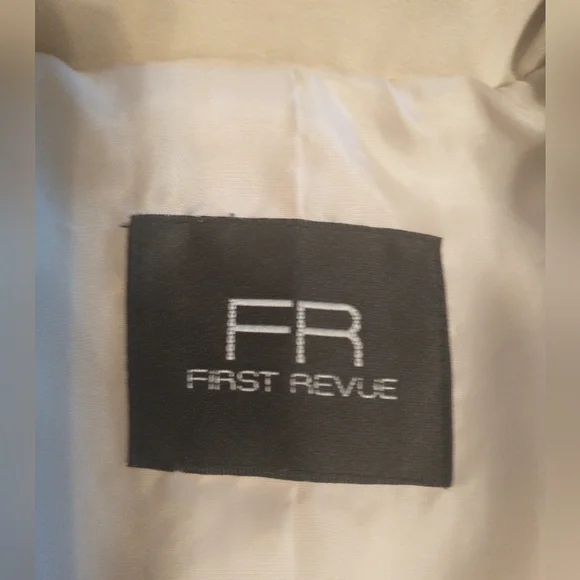 Vintage Cream Puffer Jacket with Faux Fur  Collar And Cuffs - Picture 2 of 14